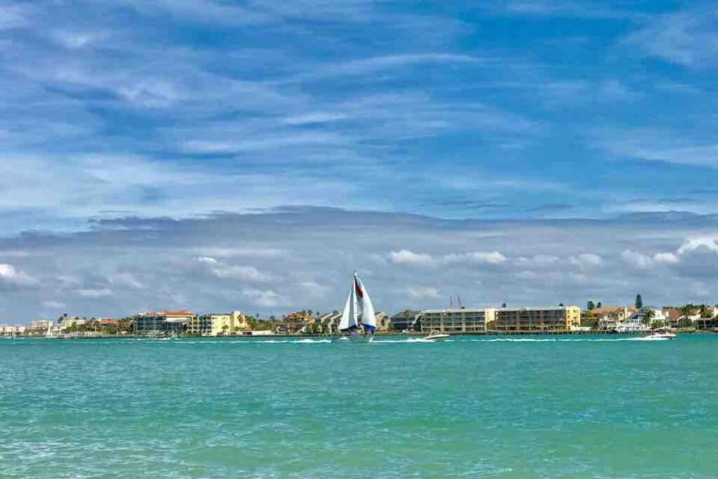 St Pete Vacation Rentals Sint-Petersburg Buitenkant foto
