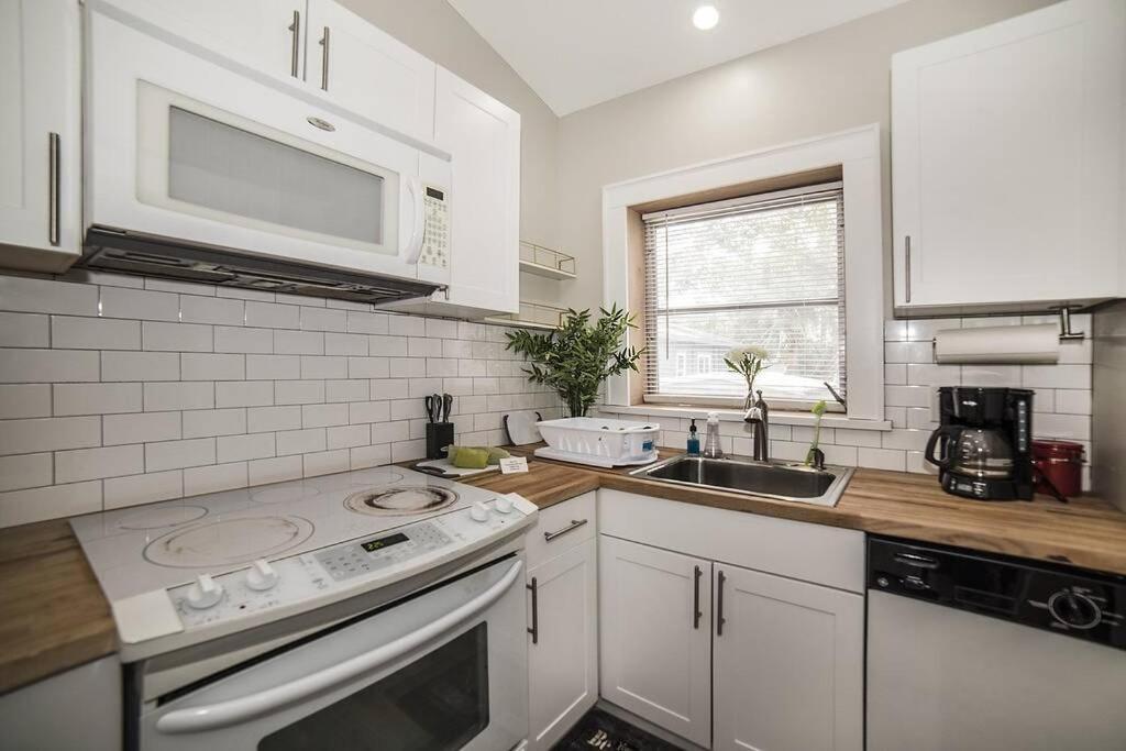 St Pete Vacation Rentals Sint-Petersburg Buitenkant foto